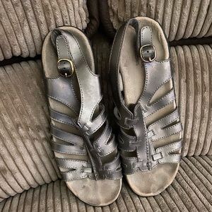 Clarks bendable sandals size 6